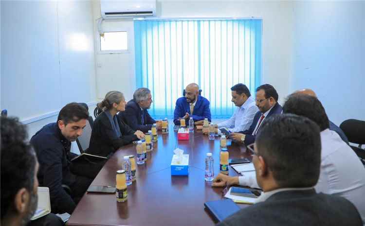 المدير التنفيذي لشركة صافر يبحث مع بعثة الاتحاد الأوروبي تعزيز الشراكة ودعم تطوير قطاع الطاقة