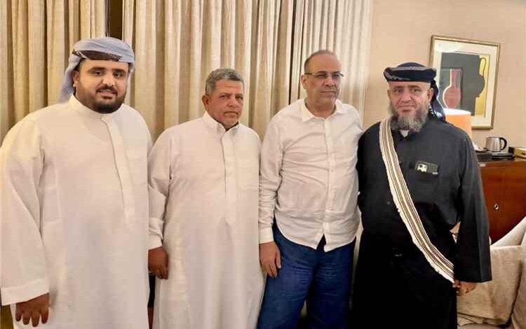 الميسري يستقبل الشيخ نايف الحروبي في الرياض لبحث تعزيز اللحمة الوطنية ودعم الحوار الجنوبي.