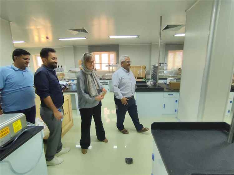 الهيئة العليا للأدوية تبحث مع الصحة العالمية تطوير البنية التحتية للرقابة الدوائية