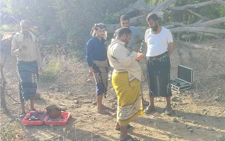 انزال فريق هندسي جيولوجي تمهيداً لحفر بئر بمركز (أ) عاصمة مديرية المسيمير