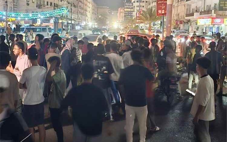 تجمعات شعبية في المعلا تطالب بحلول عاجلة لأزمة الكهرباء