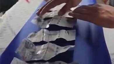 تصرف نبيل لعامل يمني في السعودية بعد العثور على 6 آلاف ريال داخل ملابس أحد الزبائن