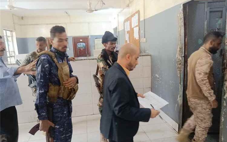 تفقد ميداني للمحتجزين بعدن وسط دعوات لتحسين ظروف الاحتجاز وتسريع المحاكمات