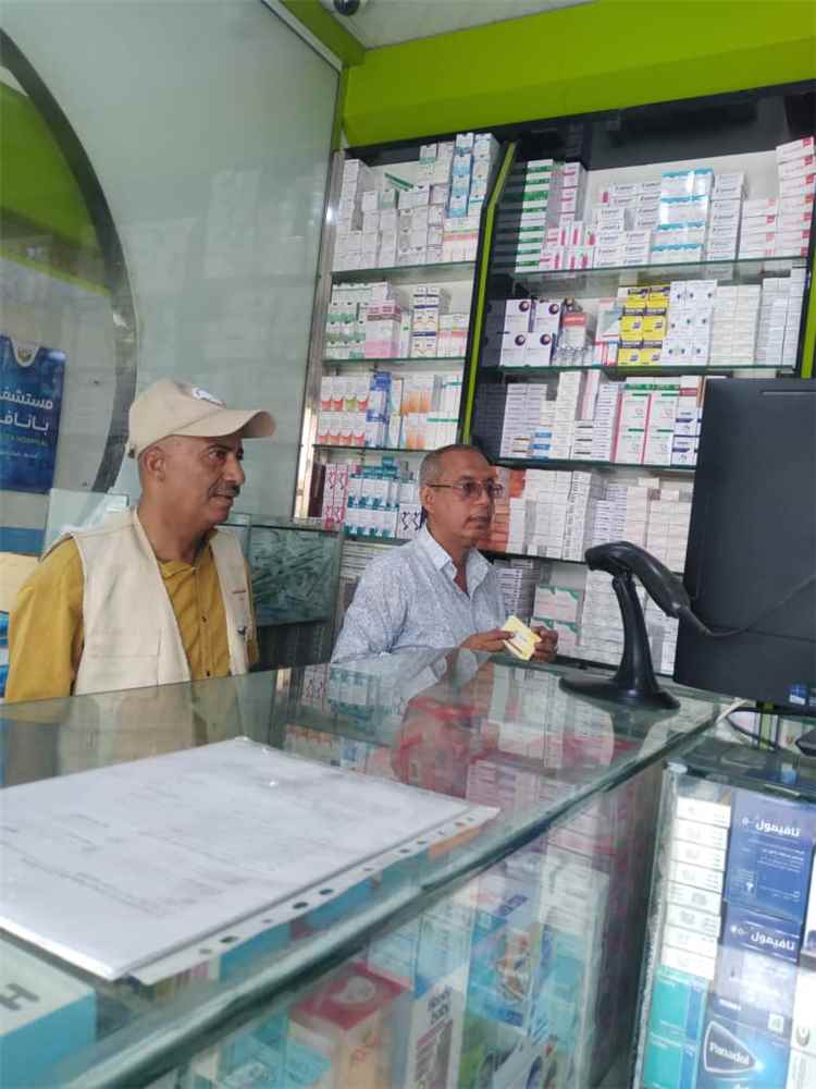 تواصل الحملة المشتركة لـ "صناعة وصحة عدن" وتشديد الرقابة على الصيدليات في مديرية الشيخ عثمان