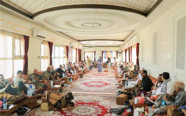 حزب التجمع الوحدوي اليمني يستقبل المعزين بوفاة الكاتب سعيد العولقي
