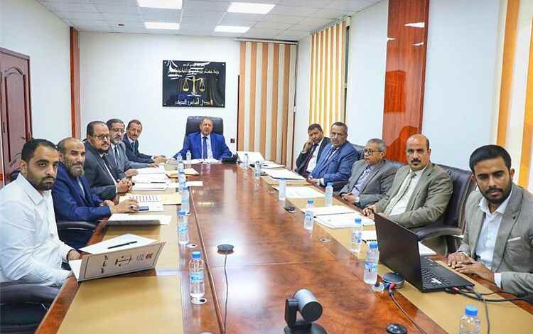 حصري - رئيس وأعضاء مجلس القضاء الأعلى يغادرون عدن إلى الرياض