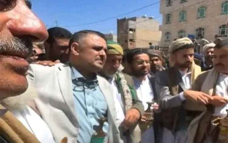 حكم قبلي يثير الجدل في صنعاء.. 250 ثوراً و18 مليون ريال وإغلاق فيسبوك تعويضاً لطبيب فلسطيني