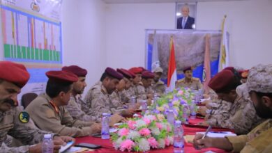 خلال اجتماع عسكري استثنائي بمأرب.. وزير الدفاع يتحدث عن متطلبات المرحلة الراهنة ونقاش حول التحديات التي تواجه القوات المسلحة
