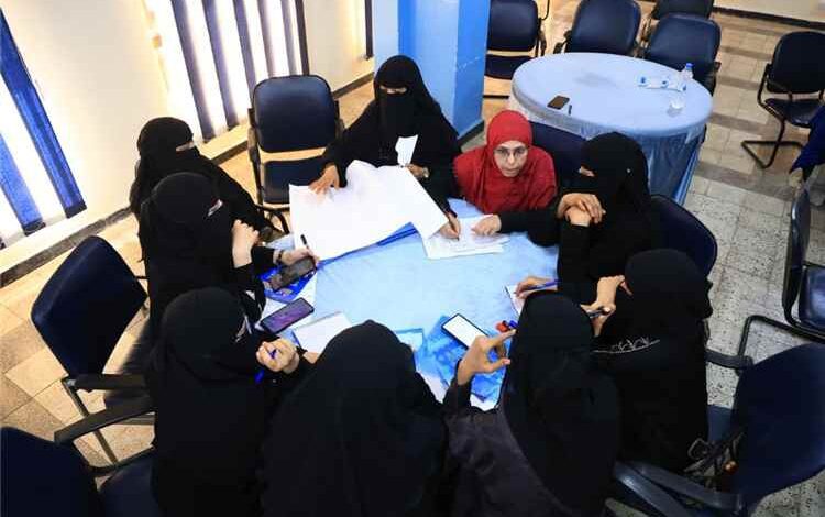 دائرة المرأة بالمجلس الأعلى للمقاومة تختتم ورشة لتعزيز الدور القيادي للمرأة في تعز