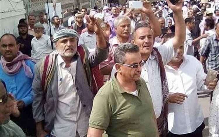 دعوات لإعادة النظر في رواتب المعلمين وتحسين أوضاعهم المعيشية