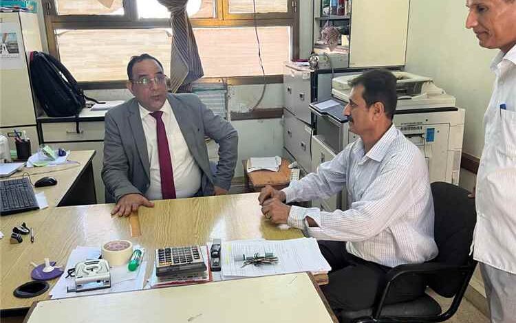 رئيس الجهاز التنفيذي يتفقد مستوى الانضباط الوظيفي في كلية المجتمع عدن