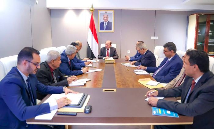 رئيس الوزراء اليمني يقر خطة لتعزيز الإيرادات ويشدد على تسريع الإصلاحات المالية ويوجه بتطوير المنظومة المالية