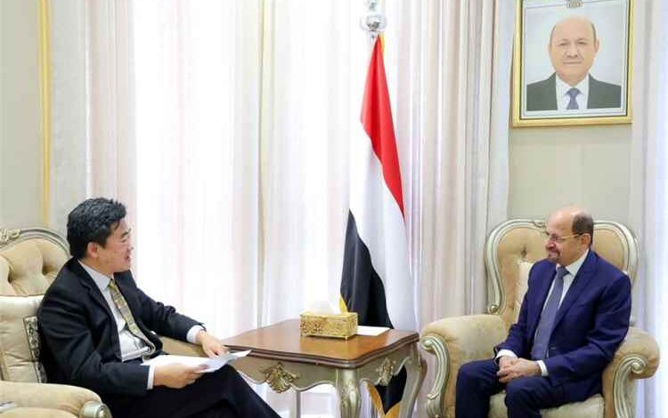 رئيس الوزراء وزير الخارجية يتسلم رسالة من الرئيس الصيني لفخامة رئيس مجلس القيادة الرئاسي
