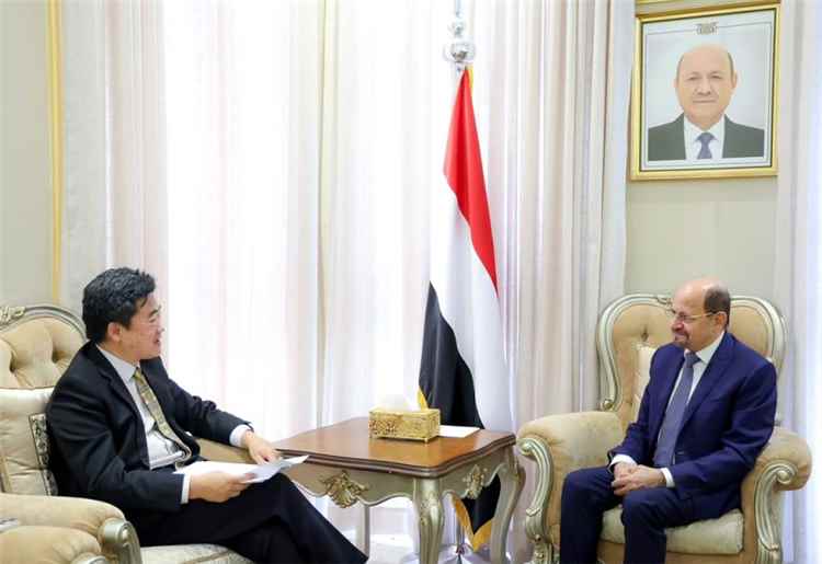 رئيس الوزراء وزير الخارجية يتسلم رسالة من الرئيس الصيني لفخامة رئيس مجلس القيادة الرئاسي