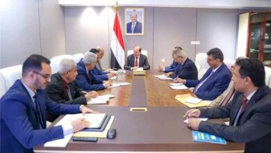 رئيس الوزراء يعقد اجتماعاً بقيادة وزارة المالية والمصالح الإيرادية التابعة لها