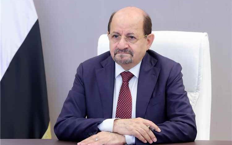 رئيس الوزراء يعود إلى عدن بعد مشاركته في اجتماع مجلس جامعة الدول العربية