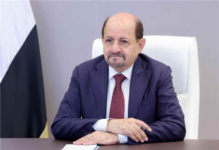 رئيس الوزراء يعود إلى عدن بعد مشاركته في اجتماع مجلس جامعة الدول العربية