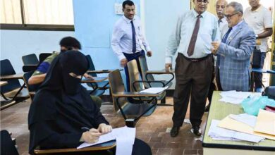 رئيس جامعة عدن يتفقد سير الامتحانات بكلية الآداب
