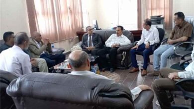 رئيس جامعة عدن يناقش تطوير الأداء الأكاديمي بكلية العلوم الإدارية ومركز غرامة
