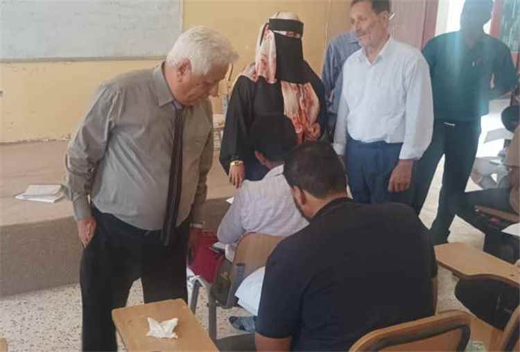 رئيس جامعة لحج يتفقد سير امتحانات الفصل الدراسي الثاني بكلية العلوم الإدارية والمصرفية في يومها الأول