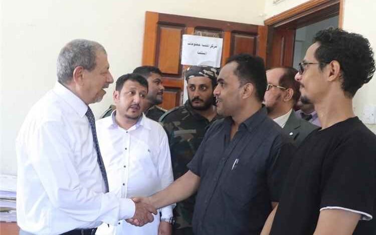رئيس مجلس القضاء الأعلى يتفقد العمل بعدد من المحاكم والنيابات بالعاصمة عدن