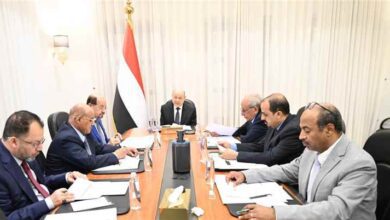 رئيس مجلس القيادة يرأس اجتماعا حكوميا مصغرا لدعم جهود التعافي وانتظام الرواتب وامدادات الخدمات