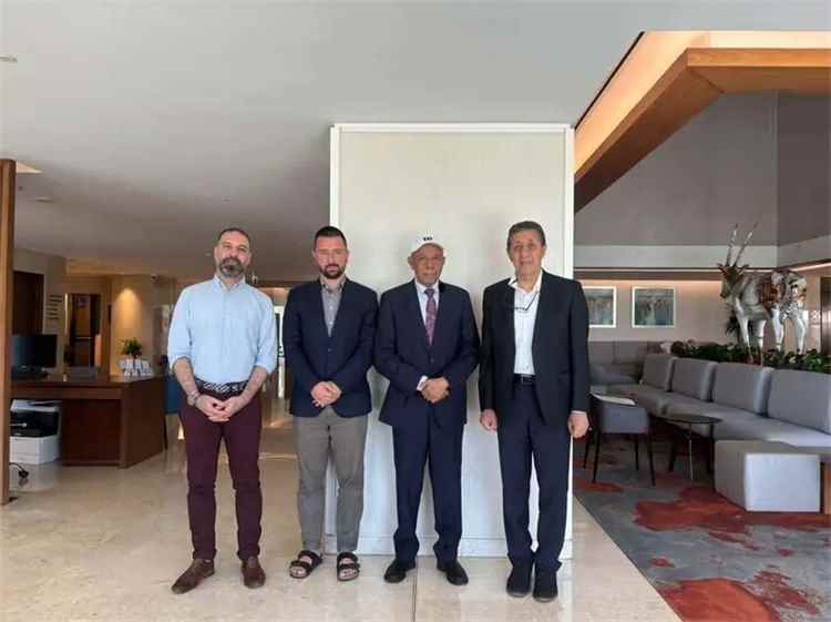 رئيس مجلس شبوة الوطني العام يبحث مع وفد معهد السلام الأوروبي مستجدات الأوضاع وجهود السلام في اليمن