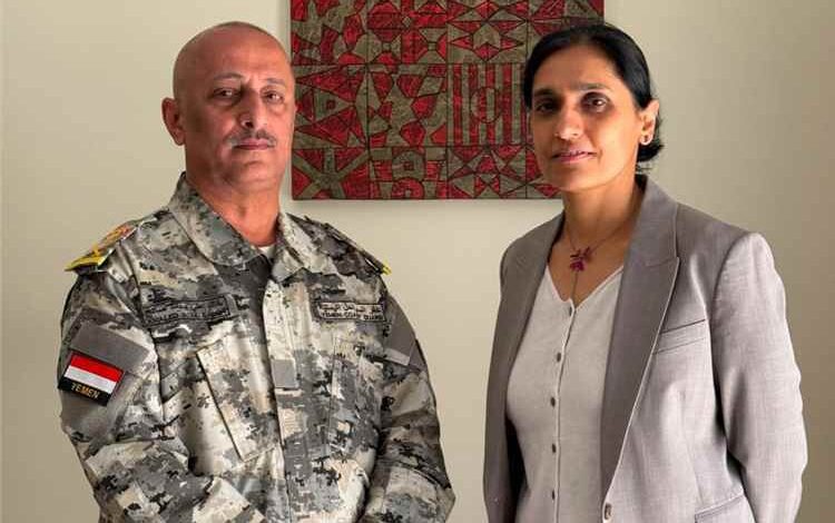 رئيس مصلحة خفر السواحل اليمنية يلتقي سفيرة المملكة المتحدة لدى اليمن لبحث التعاون والأمن البحري