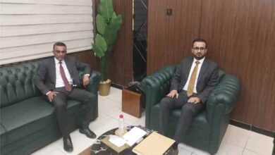 رئيس هيئة مشاريع مياه الريف يبحث مع وزير الخدمة المدنية جملة من قضايا الهيئة
