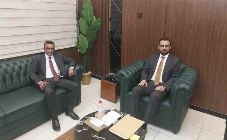رئيس هيئة مشاريع مياه الريف يبحث مع وزير الخدمة المدنية جملة من قضايا الهيئة