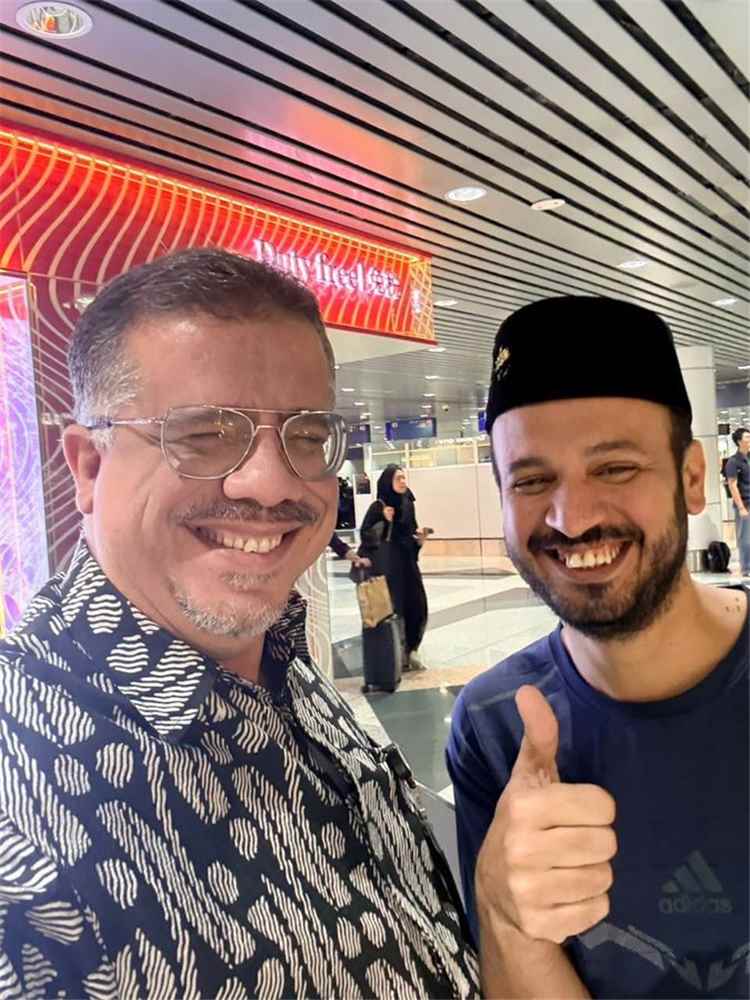 سفير بلادنا بماليزيا يتدخل شخصياً لإنهاء أزمة مواطن عالق في مطار كوالالمبور