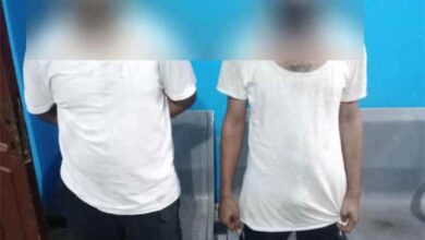 شرطة القاهرة بعدن تلقي القبض على متهمين متخصصين في نشل ممتلكات المواطنين باستخدام دراجة نارية