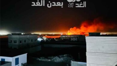 عاجل :انفجار يهز معسكراً لقوات العمالقة في الصولبان بمحافظة عدن واندلاع حريق بالموقع