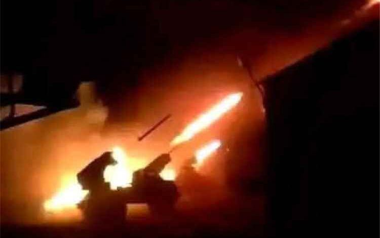 عاجل : مدفعية القوات الجنوبية تدك أوكار الحوثيين في الضالع