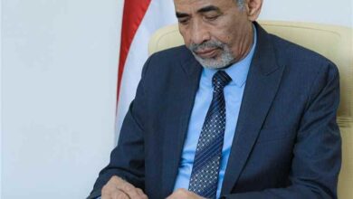 عضو مجلس القيادة الرئاسي محمود الصبيحي يعزي في وفاة رئيس جهاز الأمن القومي السابق