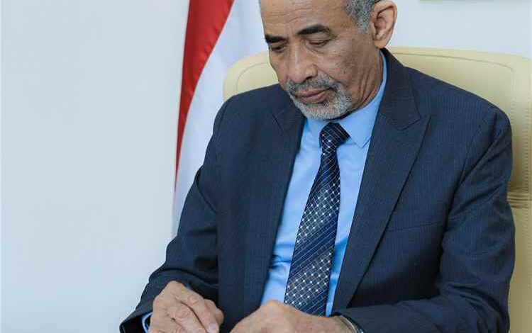 عضو مجلس القيادة الرئاسي محمود الصبيحي يعزي في وفاة رئيس جهاز الأمن القومي السابق
