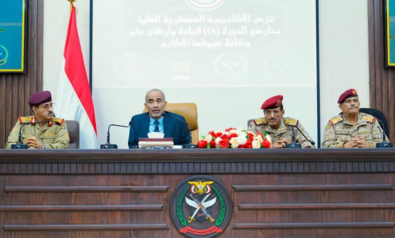 عضو مجلس القيادة الفريق الصبيحي يشدد على توحيد الصف ويؤكد: ''استعادة صنعاء وإنهاء الإنقلاب أهداف وطنية ثابتة لا حياد عنها''