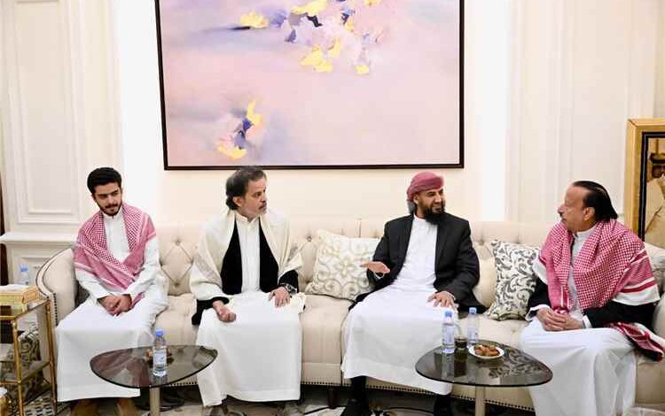 عضو مجلس القيادة عبدالرحمن المحرّمي يقدّم واجب العزاء لأسرة الرئيس السابق عبدربه منصور هادي