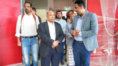 عضو مجلس القيادة محافظ حضرموت يزور مشروع مخازن الأدوية واللقاحات المحورية بمدينة المكلا