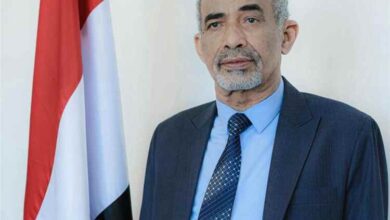 عضو مجلس القيادة محمود الصبيحي يطمئن هاتفياً على صحة جمال العاقل وجمال اليماني