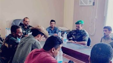غرفة العمليات المشتركة بمحافظة لحج تعقد اجتماعاً أمنياً موسعاً لإعادة تموضع وتنظيم النقاط الأمنية والعسكرية
