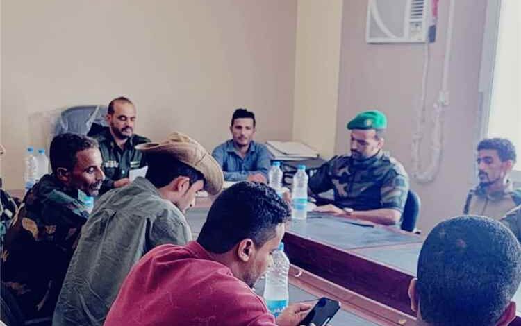 غرفة العمليات المشتركة بمحافظة لحج تعقد اجتماعاً أمنياً موسعاً لإعادة تموضع وتنظيم النقاط الأمنية والعسكرية