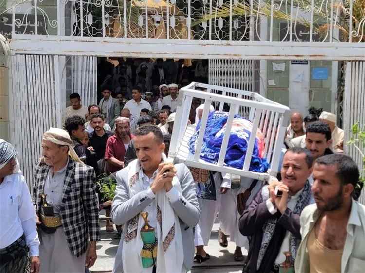 فاجعة تهز تعز.. حريق مأساوي يودي بحياة أسرة كاملة أثناء نومها ويخيم بالحزن على المدينة