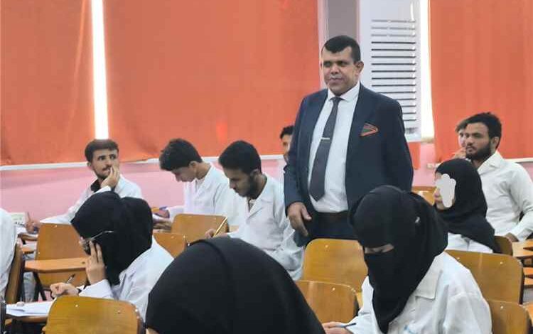 في أجواء أكاديمية منظمة.. كلية طب الأسنان بجامعة عدن تدشن امتحانات الفصل الثاني