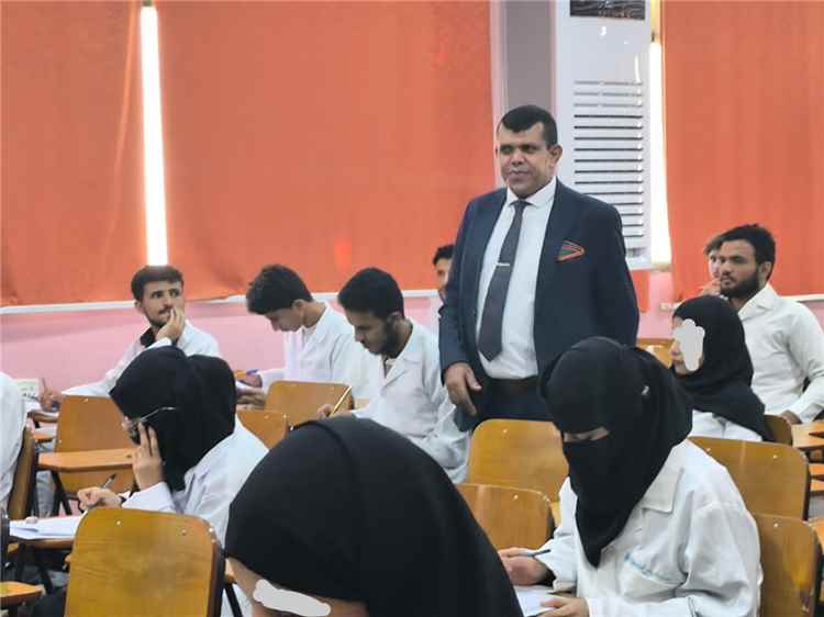 في أجواء أكاديمية منظمة.. كلية طب الأسنان بجامعة عدن تدشن امتحانات الفصل الثاني