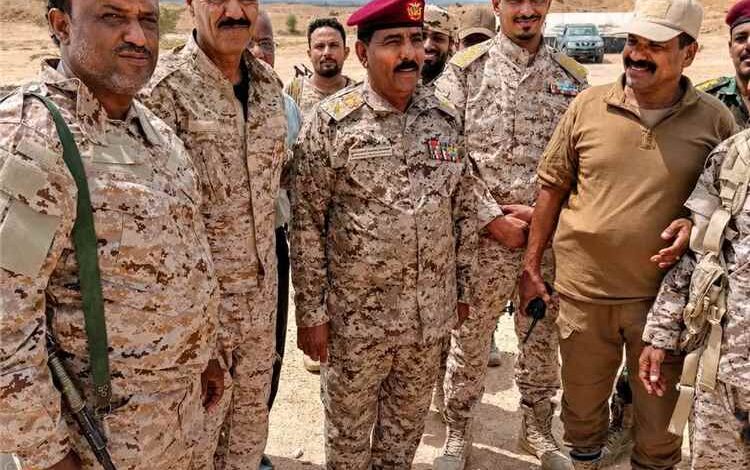 قائد المنطقة العسكرية الثانية يتفقد جاهزية معسكر كوارتز التابع للواء الضبة في غيل باوزير