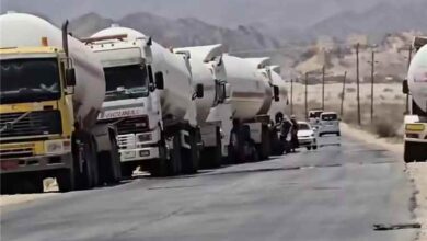 قطاع قبلي في شبوة يوقف ناقلات الغاز المتجهة إلى مأرب