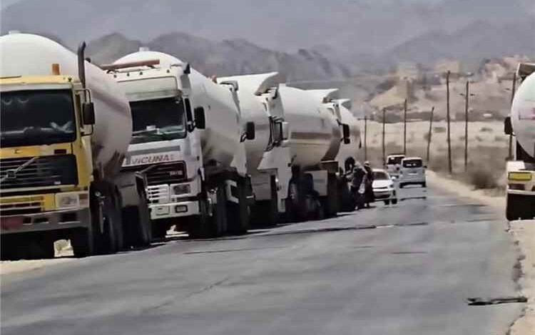 قطاع قبلي في شبوة يوقف ناقلات الغاز المتجهة إلى مأرب