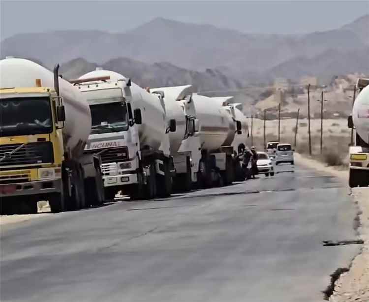 قطاع قبلي في شبوة يوقف ناقلات الغاز المتجهة إلى مأرب