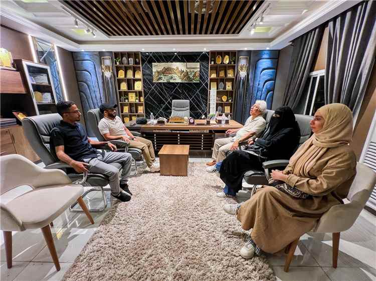 كتبي وبن جرادي يبحثان سبل تعزيز النشاط السياحي في مديرية صيرة